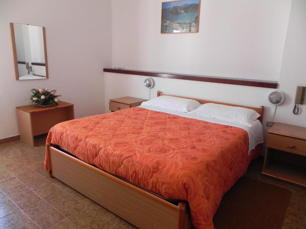Hotel Fjby Calasetta Szoba fotó